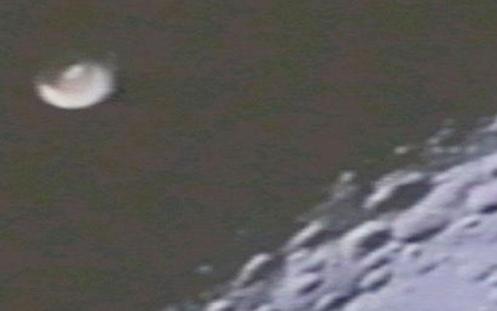 Apolo XVI, 1972 - Este objeto en el Apolo XVI a la luna ha sido explicado como parte de una sonda de aterrizaje lunar construida por la NASA