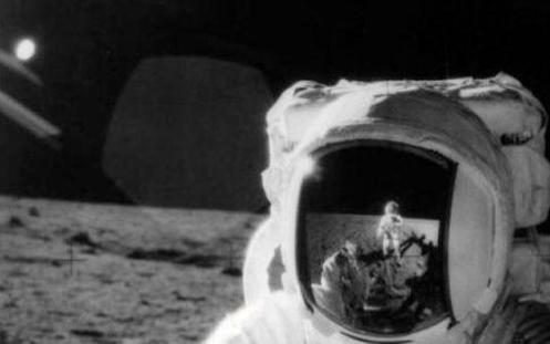 Apolo XII, 1969 - secuencias de vídeo tomadas en la segunda misión Apolo de la Tierra a la Luna donde aparece un disco brillante alrededor de 100 millas sobre la superficie lunar